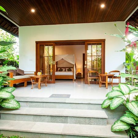 Flamboyant Villa Ubud Exterior photo